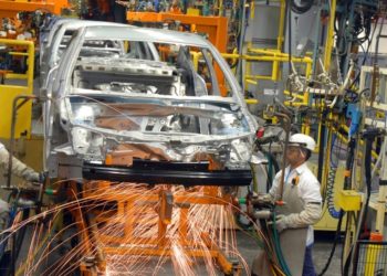 GM suspende contratos de trabalhadores