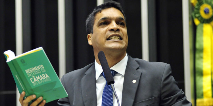 Parlamentar eleito pelo Rio de Janeiro é expulso do PSOL