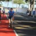 Luciano Diniz (à esq.), durante passeio ciclístico na ciclovia de Imbetiba, em Macaé-RJ: "A cidade é plana e tem condições de incentivar o uso da bicicleta"