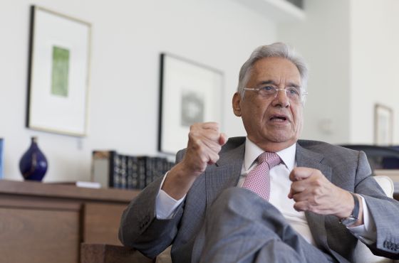 Primeiro presidente beneficiado com a reeleição no Brasil