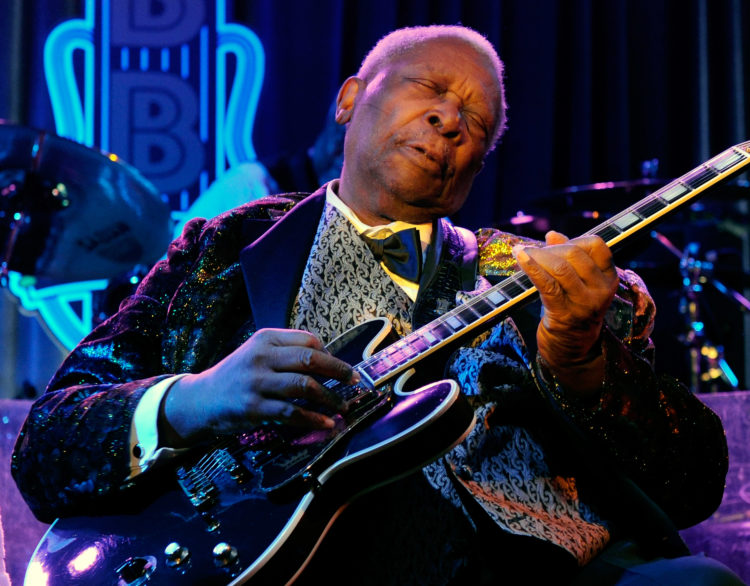 Considerado um dos artistas mais influentes de todos os tempos, B.B. King ganhou 16 prêmios Grammy