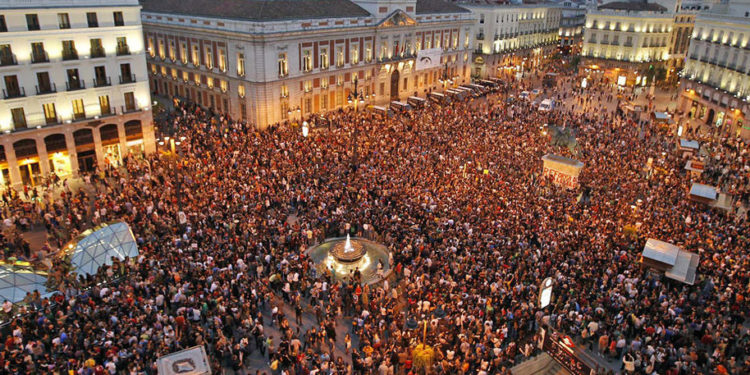 Multidão na Praça de Madri, em 2011, mudou os rumos da classe política espanhola e deu origem ao Podemos