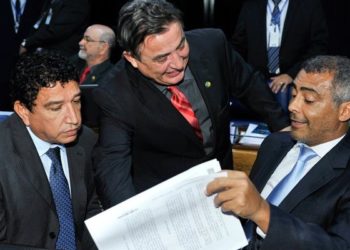 Lista de assinaturas com pedido de abertura de CPI para investigar a CBF