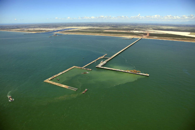 Com 17 km de píeres, o Porto do Açu está localizado em São João da Barra, no norte fluminense