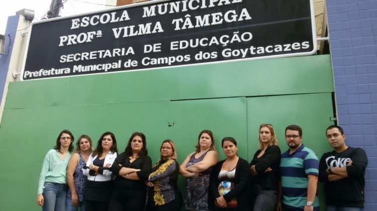 Professores da Escola Municipal Professora Vilma Tâmega, em Campos-RJ, uma das unidades que aderiram ao movimento grevista