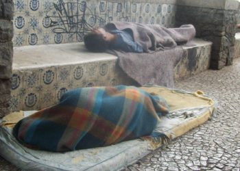 Mendigos dormindo nas ruas de São Paulo: mais de 13 mil pessoas vivem nas ruas da capital paulista