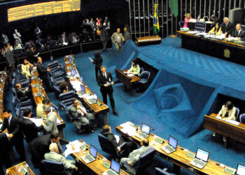 Projeto de resolução que autoriza antecipar receitas de royalties está no Senado