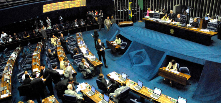 Projeto de resolução que autoriza antecipar receitas de royalties está no Senado