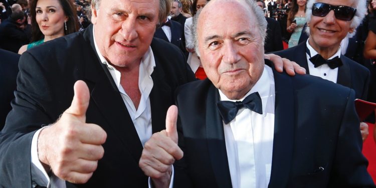 Gérard Depardieu e Joseph Blatter na estreia do filme sobre a Fifa