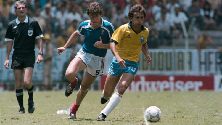 Jogador nos tempos em que atuou pela seleção brasileira