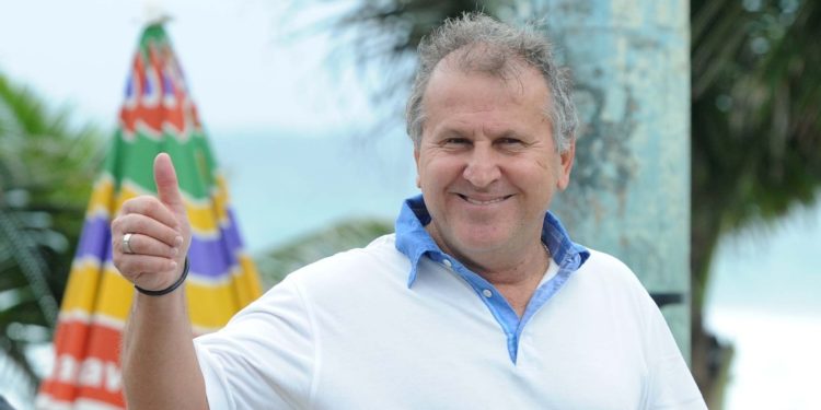 Ex-jogador critica corrupção na Fifa e quer disputar presidência da Federação