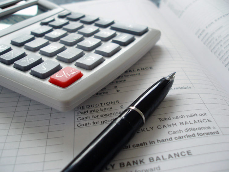 Brasileiros em dificuldades para pagar as contas