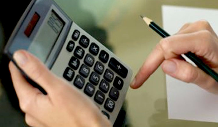 Os economistas recomendam evitar prestações prolongadas e optar pelas compras à vista