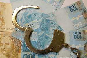 "No domínio da materialidade, perder bilhões e bilhões de reais que poderiam estar sendo utilizados em políticas públicas, capazes de alterar a feição de nosso povo mais necessitado, é algo de muito grave"