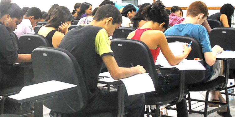 Falhas no ensino médio