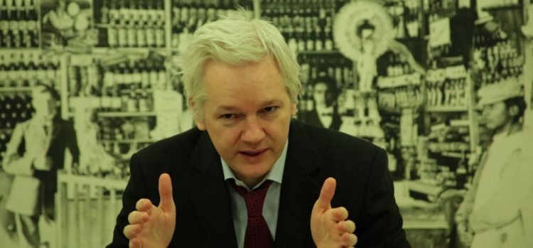Criador do WikiLeaks revela lista com 23 nomes de autoridades brasileiras que tiveram os telefones espionados pela NASA