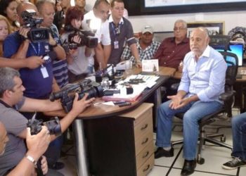 Prefeitos de Rio das Ostras e o prefeito de Cabo Frio, Alair Corrêa, em reunião da Ompetro
