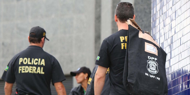 Agentes da Polícia Federal durante uma das etapas da Operação Lava Jato
