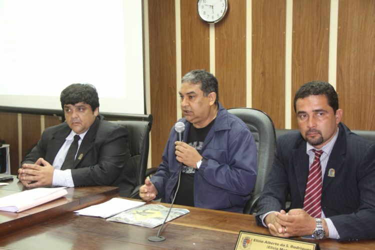 Ranulfo Vidigal durante uma palestra na Câmara de Vereadores de São João da Barra, no Norte Fluminense: "Algumas cidades enfrentam uma crise fiscal porque não fizeram o dever de casa. Gastaram demais e agora diante da queda de arrecadação não tem dinheiro para pagar a fatura"