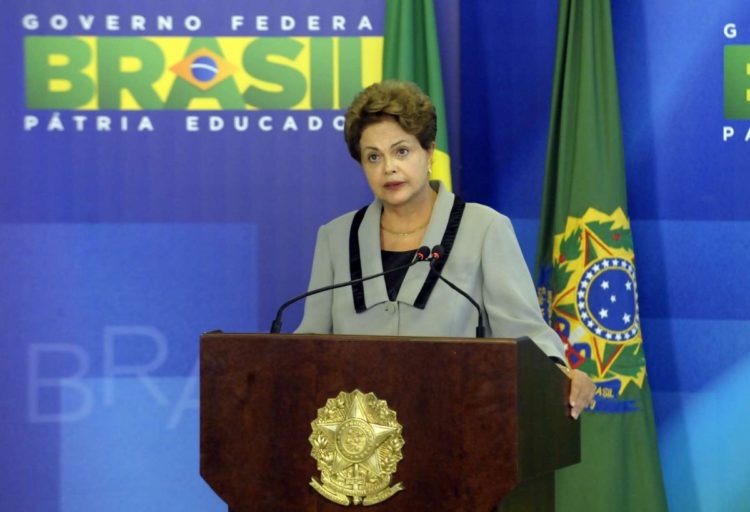 A presidente Dilma Rousseff fez uma opção preferencial pelo aumento da taxa Selic, só que o efeito colateral é o aumento no índice de desemprego