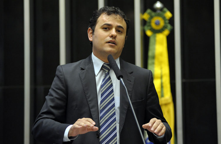 O deputado Federal Glauber Braga já anunciou para a militância que vai trocar o PSB pelo PSOL