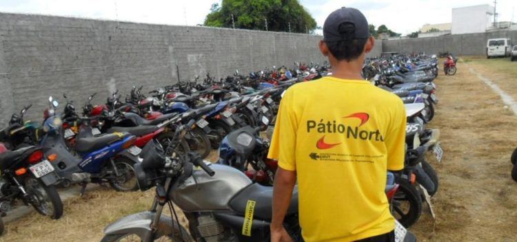 Reboque da empresa Pátio Norte, em Campos dos Goytacazes-RJ