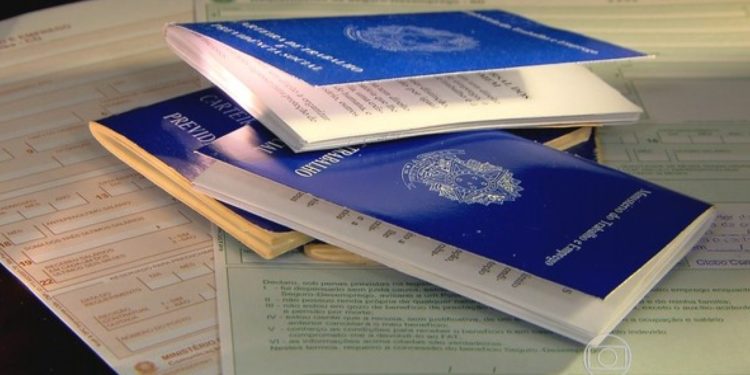 2015 deve fechar com 1 milhão de desempregados