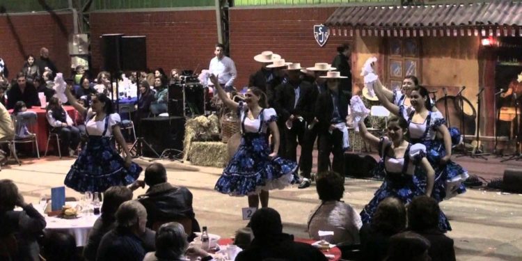 Dança Chilena em Búzios