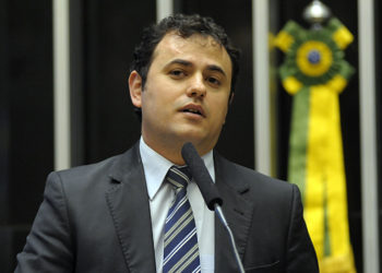 Deputado troca PSB pelo PSOL