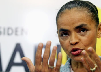 SP - ELEIÇÕES 2010/MARINA/COLETIVA - POLÍTICA - A candidata derrotada à Presidência da República, Marina Silva, do Partido Verde (PV), durante entrevista coletiva no   comitê de campanha do   partido, na zona oeste de São Paulo, na tarde desta segunda-feira.   04/10/2010 - Foto: ERNESTO RODRIGUES/AGÊNCIA ESTADO/AE