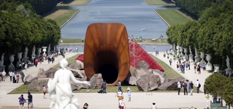 Obra de arte na França lembra uma vagina