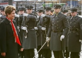 Helsinque - Presidenta Dilma Rousseff, durante cerimônia oficial de chegada. ( Roberto Stuckert Filho/PR)