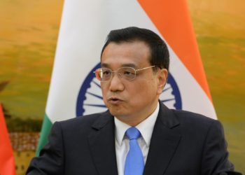 Premier chinês Li Keqiang (Agência Lusa/EPA/Kenzaburo Fukuhara/ POOL - Todos direitos reservados)
