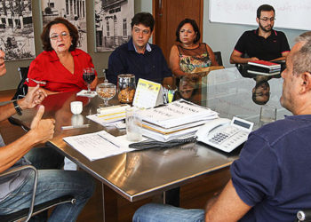 Dr. Aluízio Jr, Prefeito de Macaé, concretiza acordo entre a Prefeitura e a FAFIMA, para conceder bolsas de estudo integrais para servidores municipais da Secretaria de Educação. Macaé/RJ. Data: 08/01/2016. Foto: Guga Malheiros/Prefeitura de Macaé
