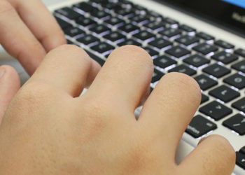 Quase metade dos domicílios brasileiros tem computador