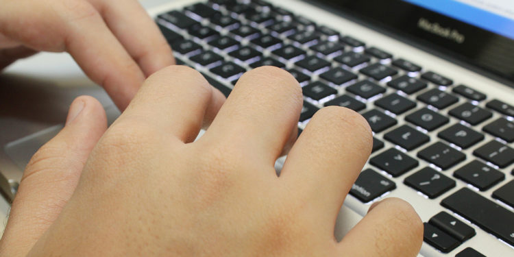 Quase metade dos domicílios brasileiros tem computador