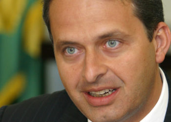 Brazilian Science and Technology Minister Eduardo Campos speaks during a news conference in Brasilia, Wednesday, Nov. 24, 2004. The Brazilian government said Wednesday it had reached an agreement to activate its uranium-enrichment plant, but the U.N. atomic watchdog agency said it had yet to resolve a dispute over inspections. The Brazilian government said Wednesday it had reached an agreement to activate its uranium-enrichment plant, but the U.N. atomic watchdog agency said it had yet to resolve a dispute over inspections. "We have reached an agreement so that our plant in Resende can start operating," Campos announced Wednesday. The Vienna-based International Atomic Energy Agency, however, said it had yet to reach a decision on operation of the Resende plant, 70 miles (146 kilometers) west of Rio de Janeiro.  (AP Photo/Eraldo Peres)