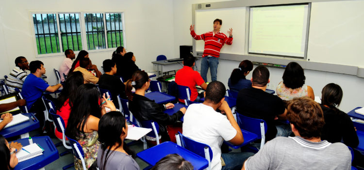 Sala de aula - Curso superior Faetec