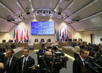 A general view of the start of a meeting of OPEC oil ministers in Vienna, Austria, December 4, 2015.  REUTERS/Heinz-Peter Bader