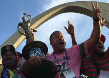 Rio de Janeiro - Integrantes da Mangueira comemoram o título no Sambódromo (Cristina Indio do Brasil/Agência Brasil)