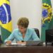 Presidenta Dilma Rousseff, assina Medida Provisória do Programa de Proteção ao Emprego, durante reunião no Palácio do Planalto (Wilson Dias/Agência Brasil)