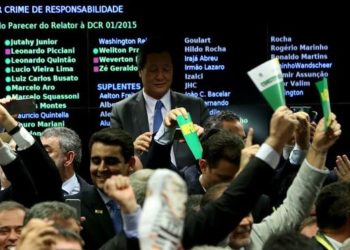 Brasília - A Comissão Especial do Impeachment da Câmara dos Deputados aprovou o parecer do relator Jovair Arantes pela admissibilidade da abertura do processo de afastamento da presidenta Dilma Rousseff. Foram 38 votos a favor e 27 contrários (Wilson Dias/Agência Brasil)