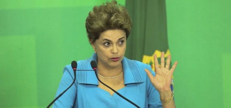 Brasília - Em declaração à imprensa, a presidenta Dilma Rousseff fala sobre a aprovação da abertura do processo de impeachment pela Câmara dos Deputados (Valter Campanato/Agência Brasil)