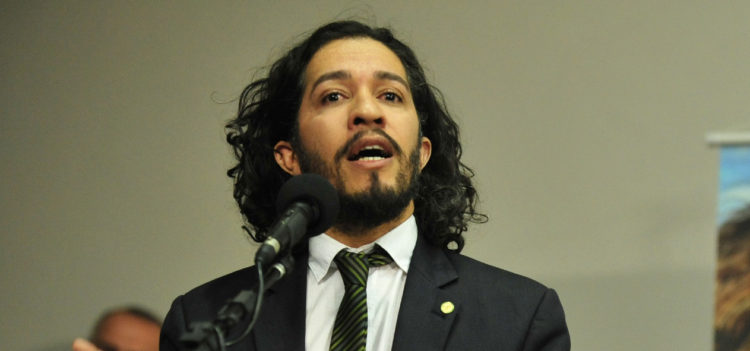 Brasília- DF- Brasil- 20/05/2015- As comissões de Legislação Participativa (CLP), de Cultura (CCULT) e de Ciência e Tecnologia, Comunicação e Informática (CCTCI) realizam o 12º Seminário LGBT do Congresso com o tema: Nossa Vida d@s outr@s Empatia, a verdadeira revolução. Dep. Jean Wyllys (PSOL-RJ).Foto: Gabriela Korossy/ Câmara dos Deputados