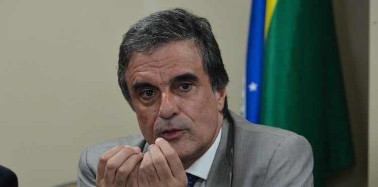 Brasília - O advogado-geral da União, José Eduardo Cardozo, durante coletiva, após apresentar a defesa da presidenta Dilma na comissão especial que analisa o pedido de impeachment (Valter Campanato/Agência Brasil)