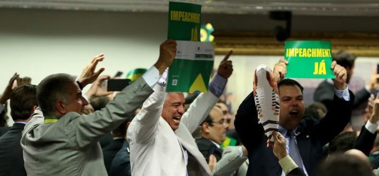 Brasília - A Comissão Especial do Impeachment da Câmara dos Deputados aprovou o parecer do relator Jovair Arantes pela admissibilidade da abertura do processo de afastamento da presidenta Dilma Rousseff. Foram 38 votos a favor e 27 contrários (Wilson Dias/Agência Brasil)