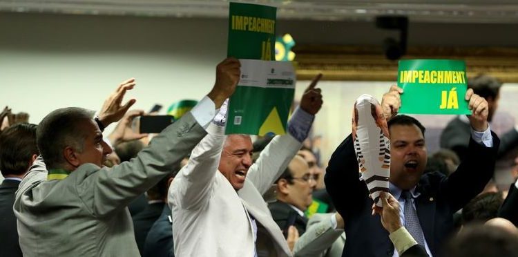 Brasília - A Comissão Especial do Impeachment da Câmara dos Deputados aprovou o parecer do relator Jovair Arantes pela admissibilidade da abertura do processo de afastamento da presidenta Dilma Rousseff. Foram 38 votos a favor e 27 contrários (Wilson Dias/Agência Brasil)