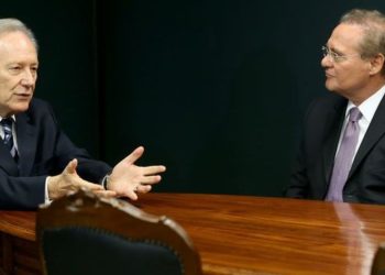Brasília - Os presidentes do Supremo, Ricardo Lewandowski, e do Senado, Renan Calheiros, discutem rito do processo de impeachment (Wilson Dias/Agência Brasil)