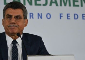 Brasília - O ministro do Planejamento Romero Jucá, durante entrevista coletiva em que explica teor da conversa gravada entre ele e o ex-presidente da Transpetro Sérgio Machado, em que teria falado sobre barrar investigações da Lava Jato (Antonio Cruz/Agência Brasil)