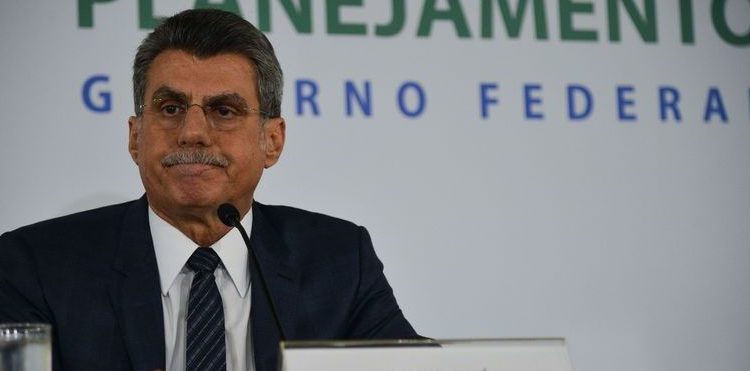Brasília - O ministro do Planejamento Romero Jucá, durante entrevista coletiva em que explica teor da conversa gravada entre ele e o ex-presidente da Transpetro Sérgio Machado, em que teria falado sobre barrar investigações da Lava Jato (Antonio Cruz/Agência Brasil)